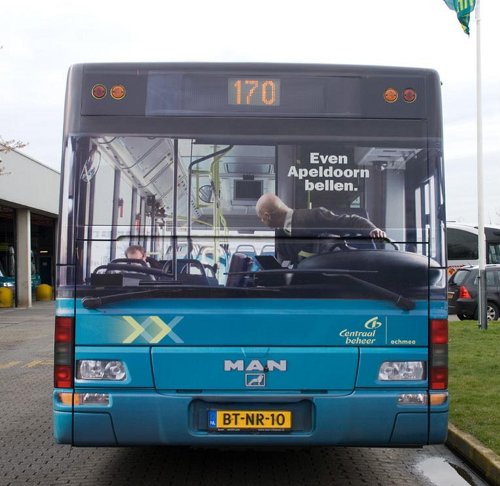 Illusion d'optique : l'arrière ou l'avant du bus